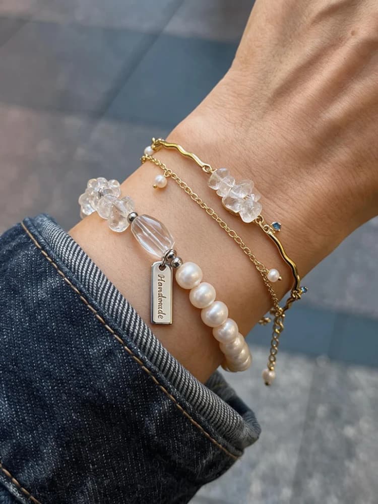 /products/freshwater-pearl-and-clear-quartz-bracelet
