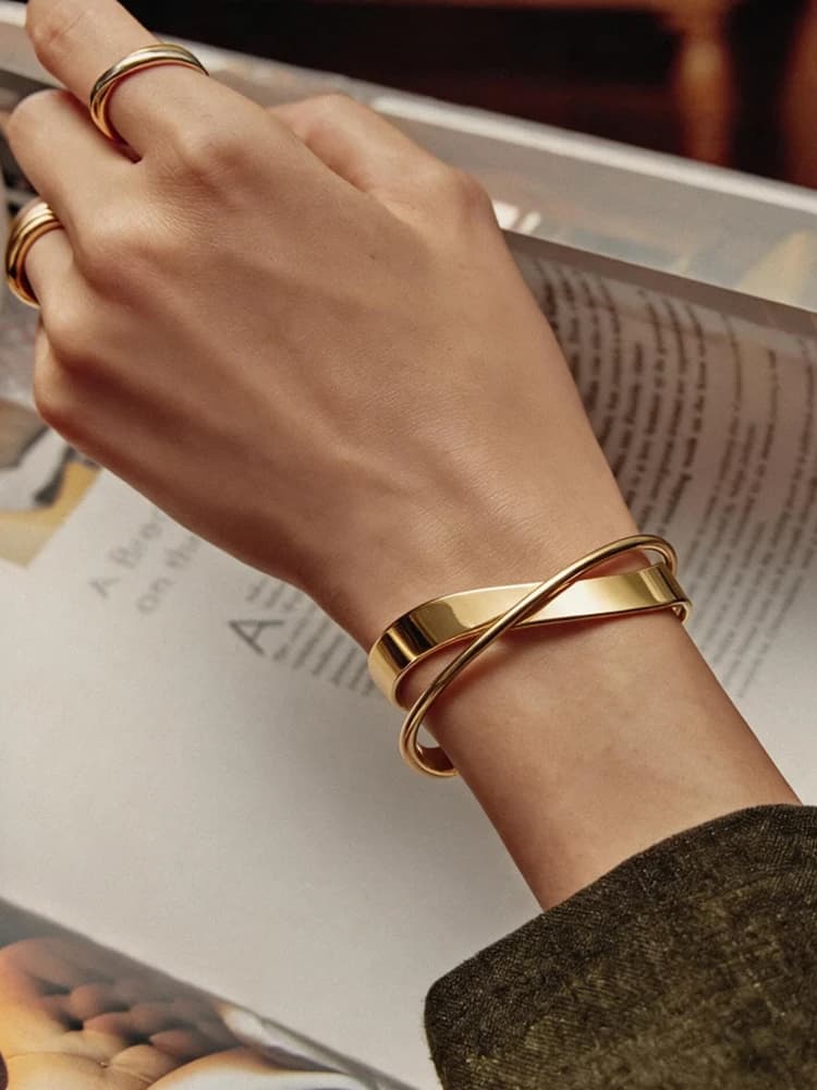 /products/18k-gold-plated-crossover-cuff